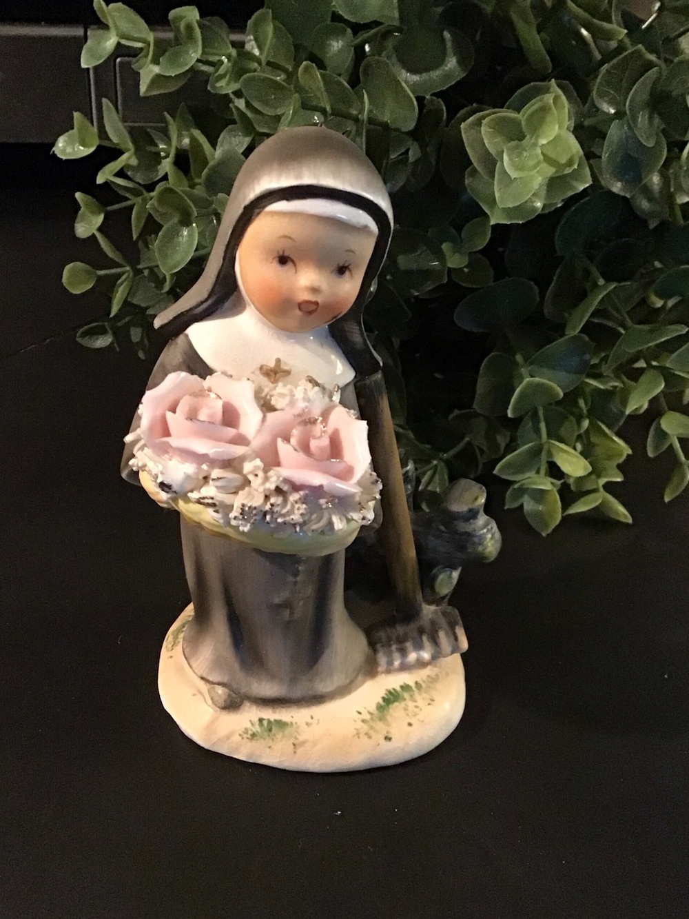 ❤5/25$ Porcelain Nun Figurine